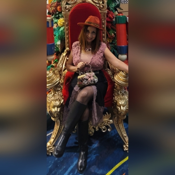 Meet the Posher - Picture 7 of 16